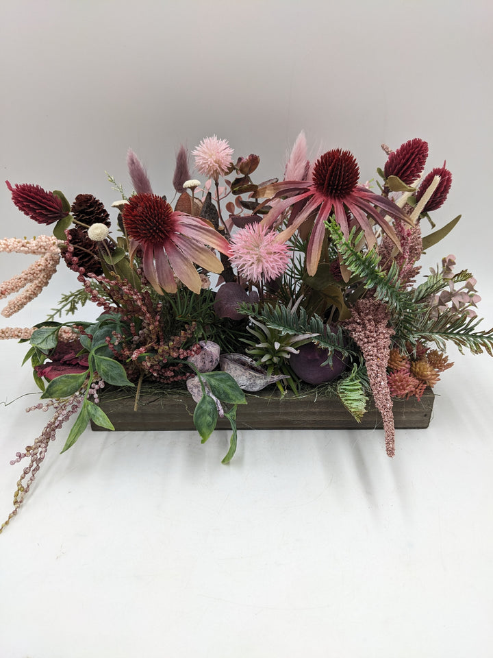 Herbstgesteck Sonnenhut Zapfen Heide rosa