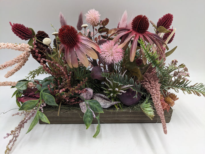 Herbstgesteck Sonnenhut Zapfen Heide rosa