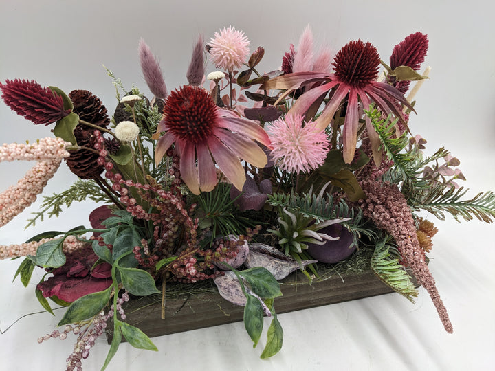 Herbstgesteck Sonnenhut Zapfen Heide rosa