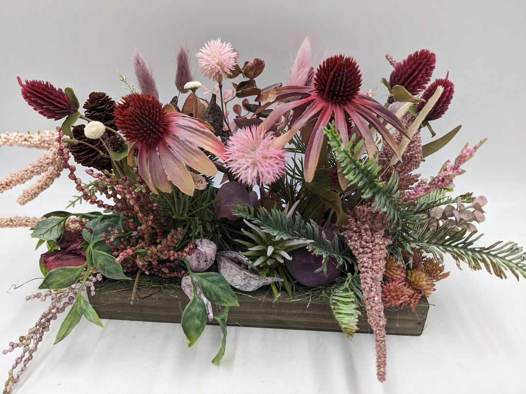 Herbstgesteck Sonnenhut Zapfen Heide rosa