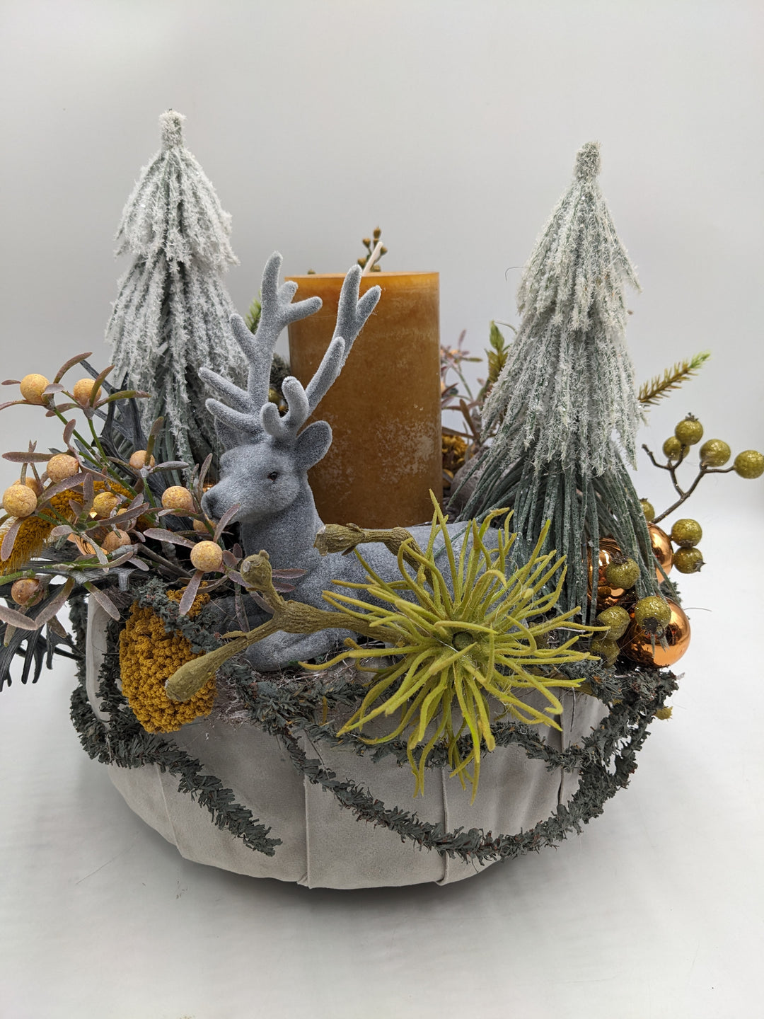 Weihnachtsgesteck Kugel Spider Hirsch grau