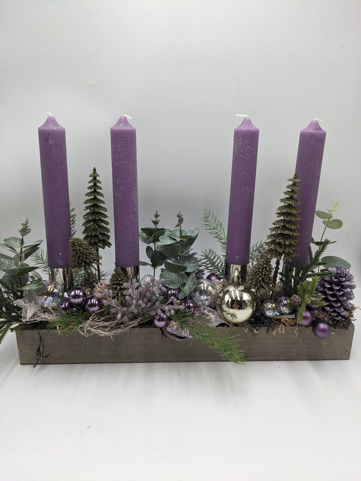 Adventsgesteck Kugel Zapfen Eukalypthus lila