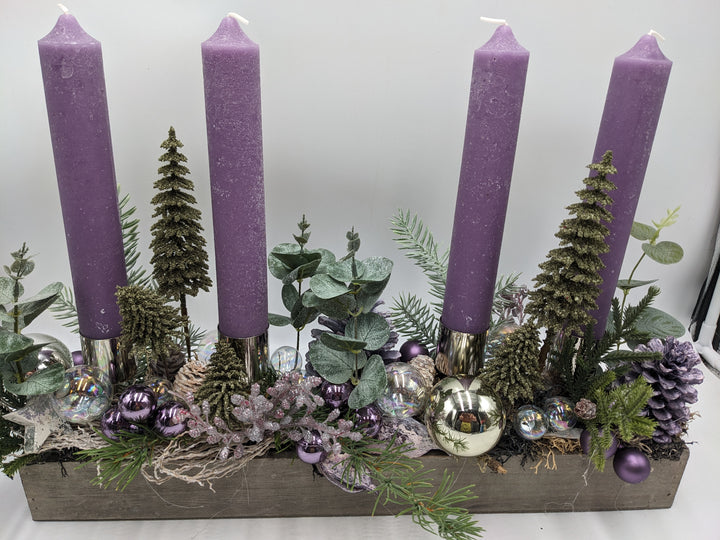 Adventsgesteck Kugel Zapfen Eukalypthus lila