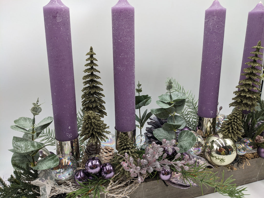 Adventsgesteck Kugel Zapfen Eukalypthus lila