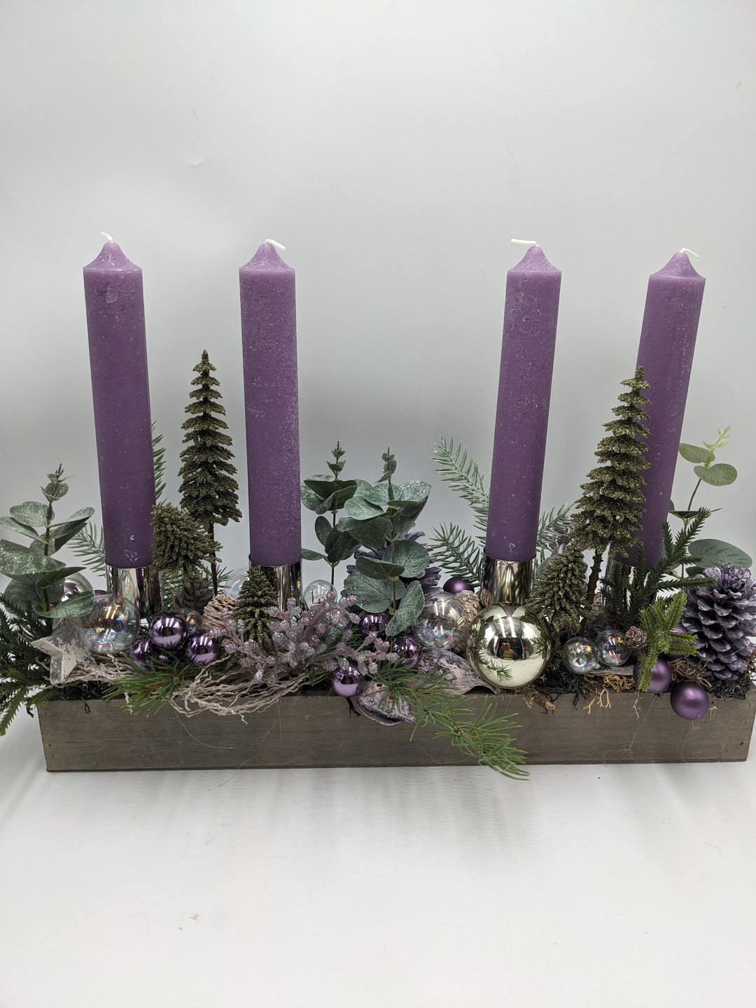 Adventsgesteck Kugel Zapfen Eukalypthus lila