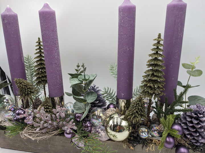 Adventsgesteck Kugel Zapfen Eukalypthus lila