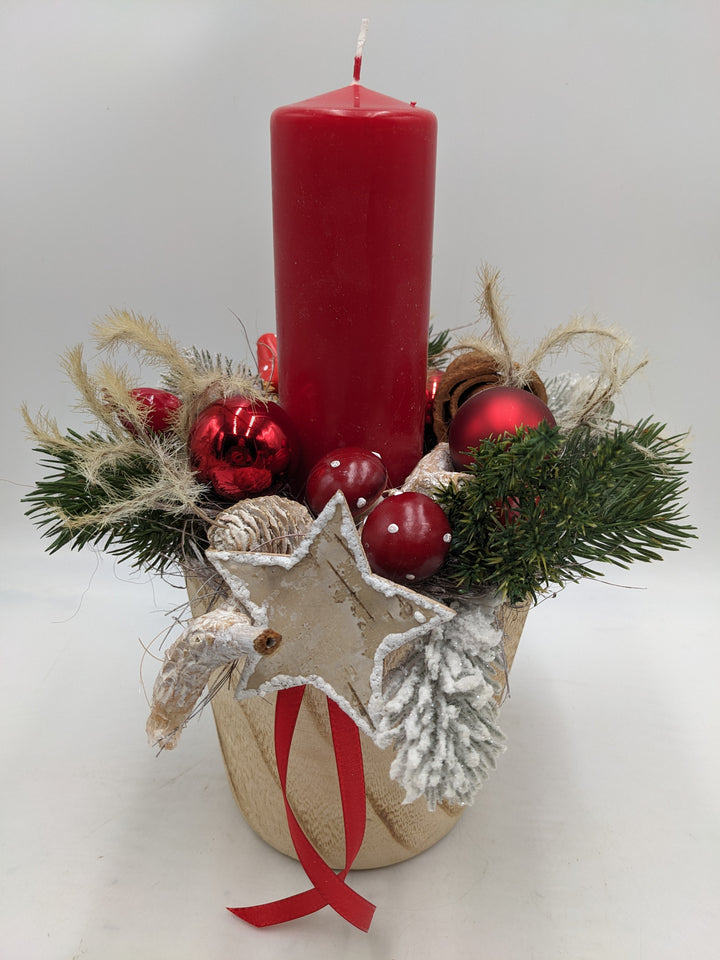 Weihnachtsgesteck Kugel Stern Zapfen rot