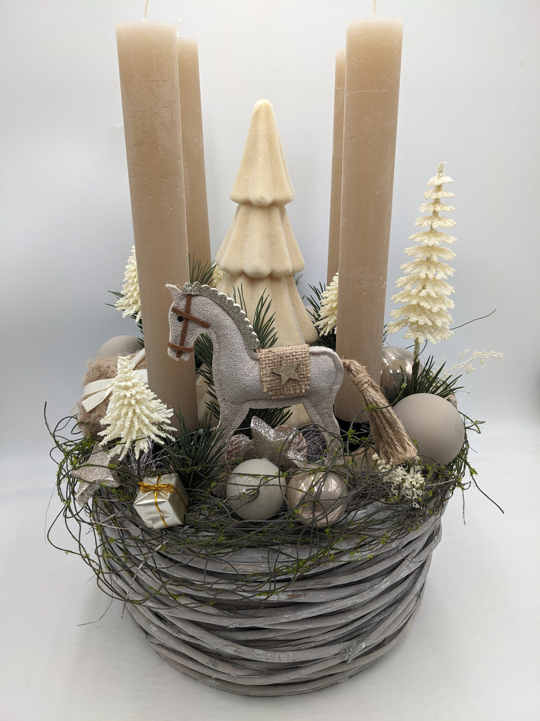 Adventskranz Kugel Schaukelpferd Tannenbäumchen creme