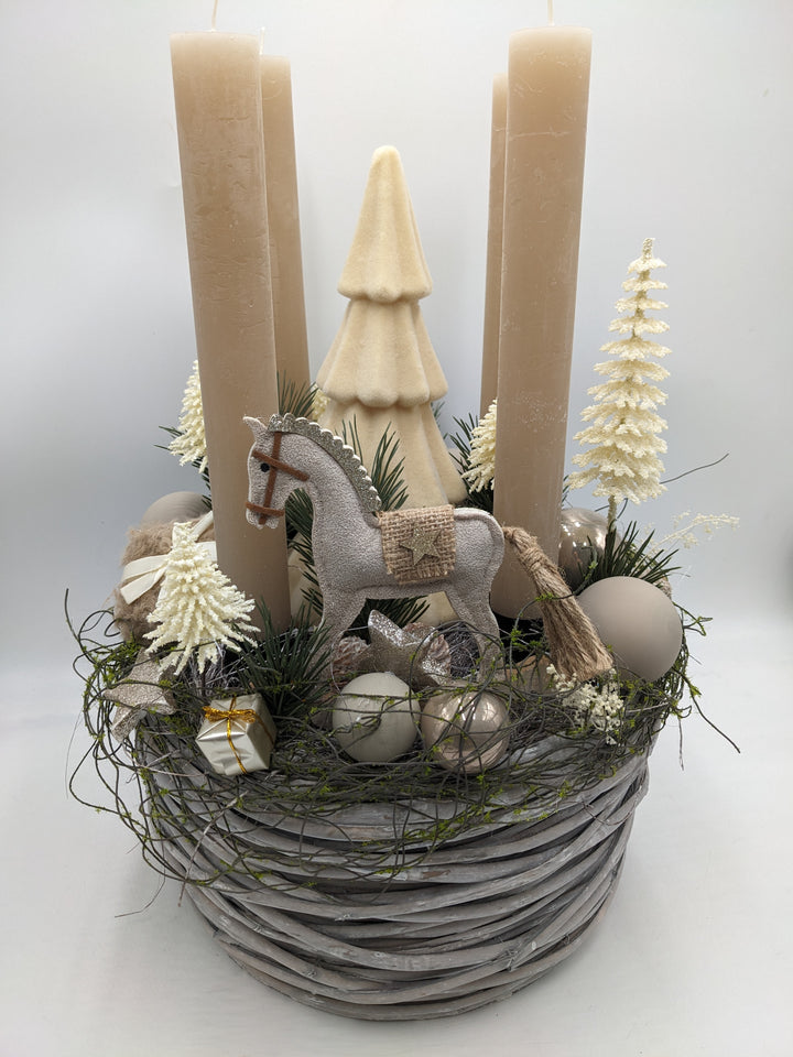 Adventskranz Kugel Schaukelpferd Tannenbäumchen creme