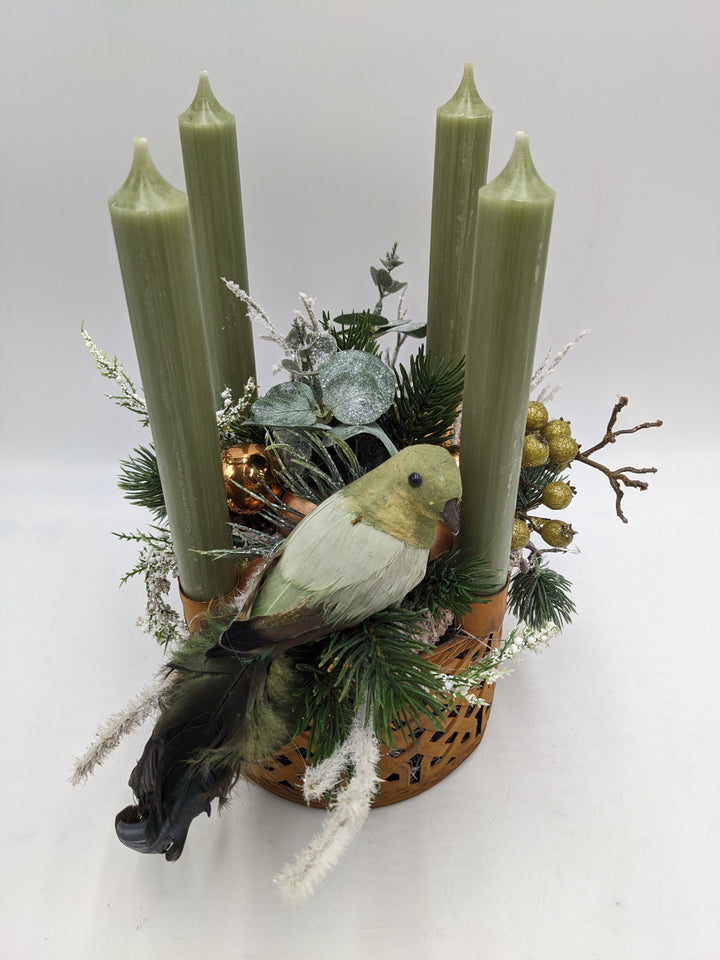 Weihnachtsgesteck Kugel Vogel orange