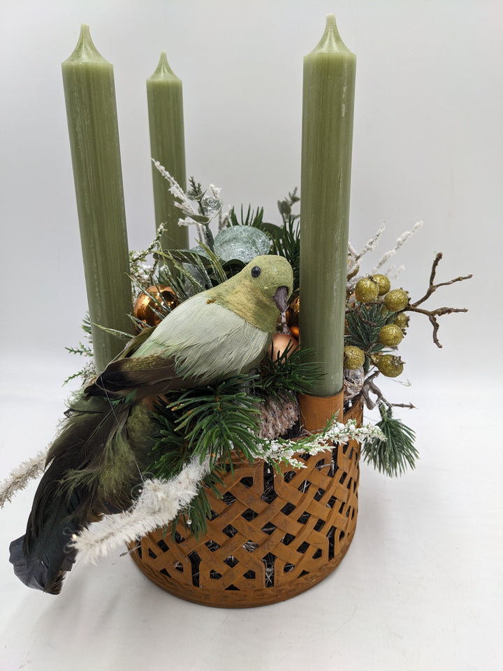 Weihnachtsgesteck Kugel Vogel orange