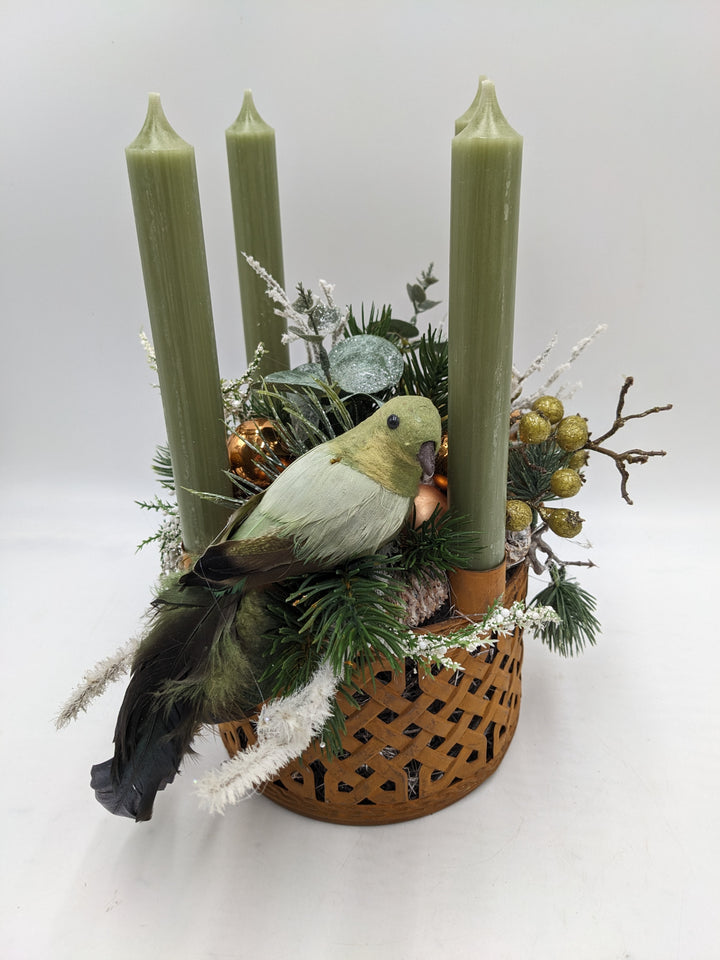 Weihnachtsgesteck Kugel Vogel orange