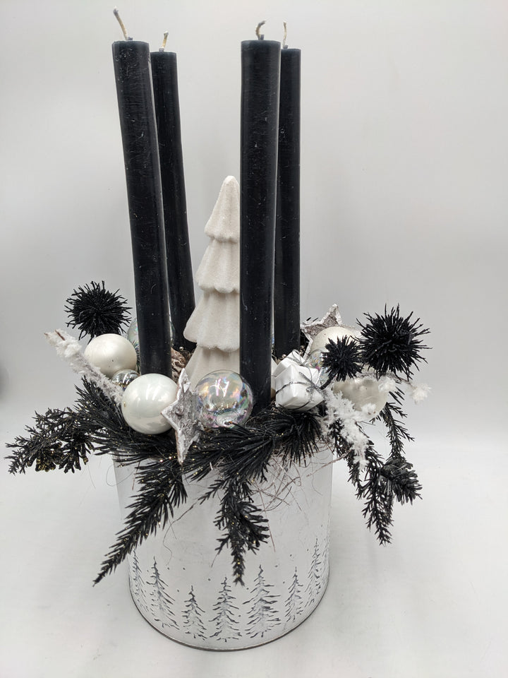 Weihnachtsgesteck Kugel Geschenk Tannenbäumchen schwarz