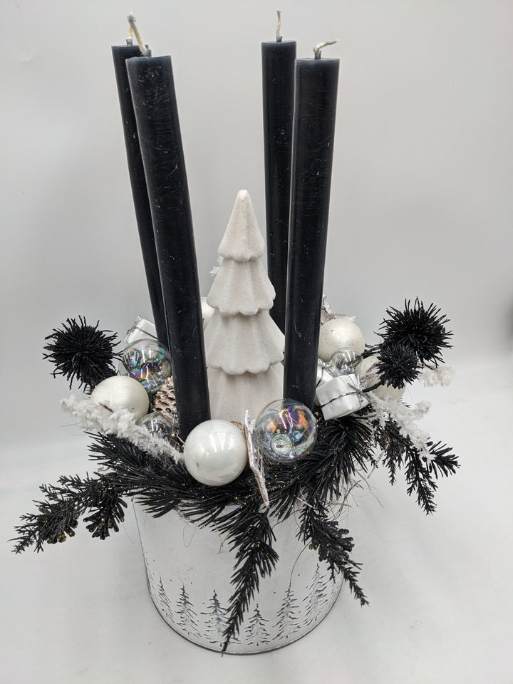 Weihnachtsgesteck Kugel Geschenk Tannenbäumchen schwarz