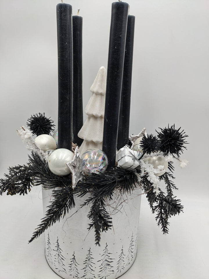 Weihnachtsgesteck Kugel Geschenk Tannenbäumchen schwarz