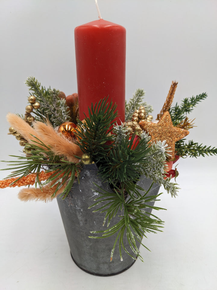 Weihnachtsgesteck Kugel Stern orange