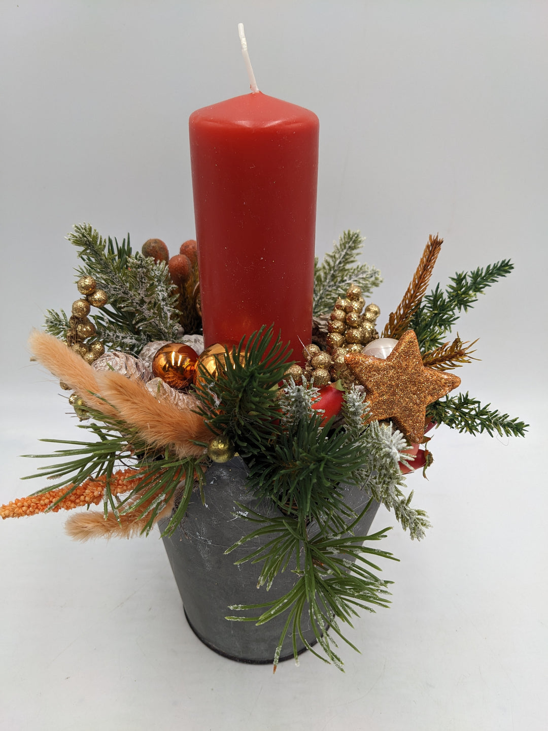 Weihnachtsgesteck Kugel Stern orange