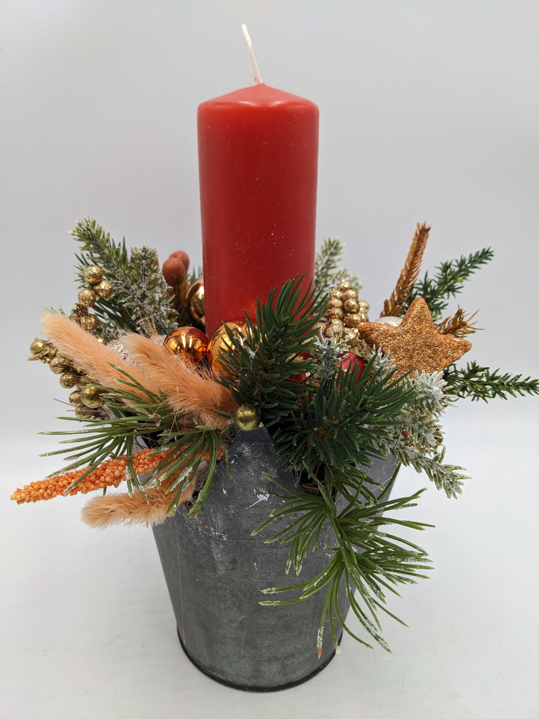 Weihnachtsgesteck Kugel Stern orange