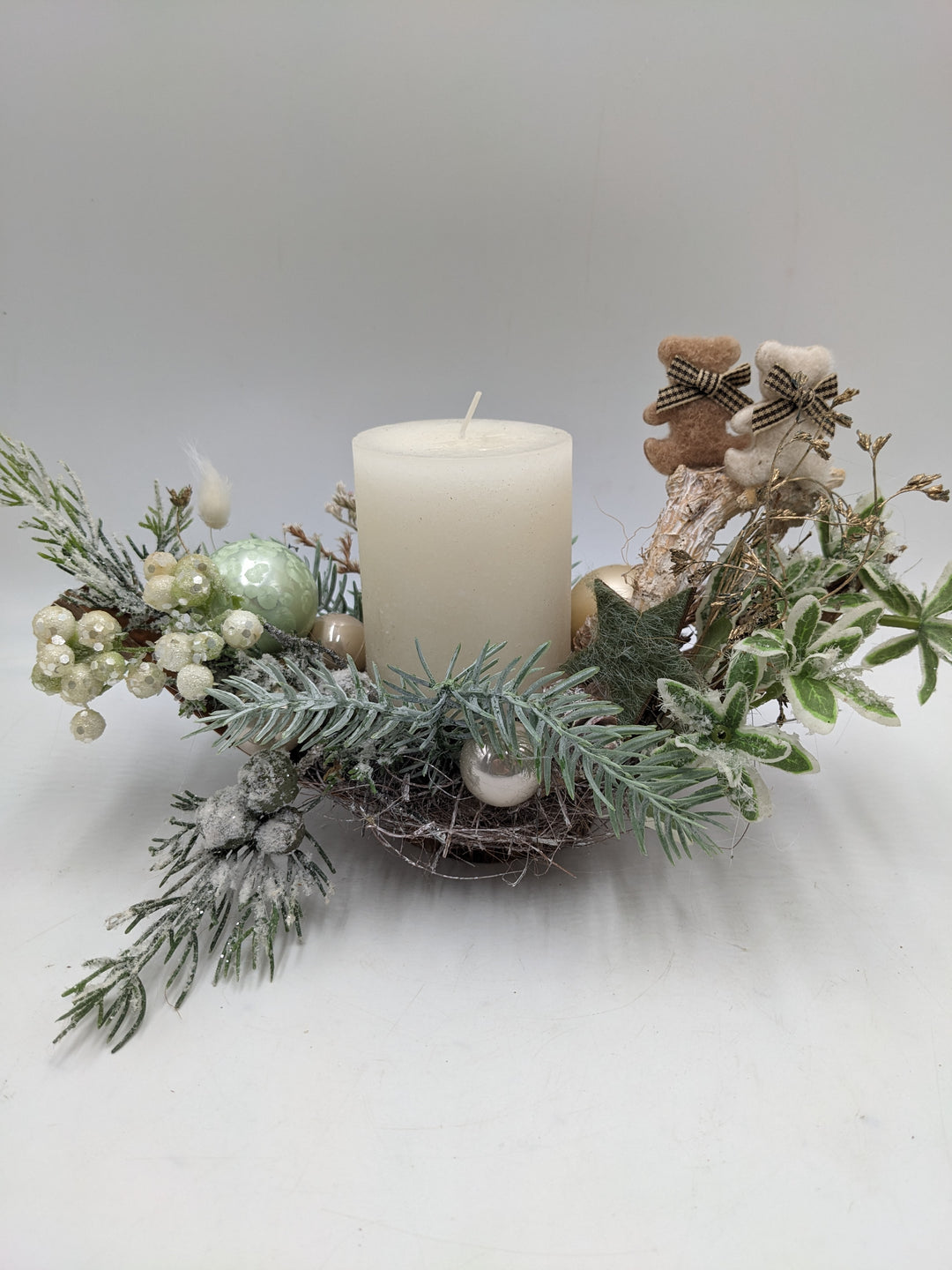 Weihnachtsgesteck Kugel Teddy Stern creme