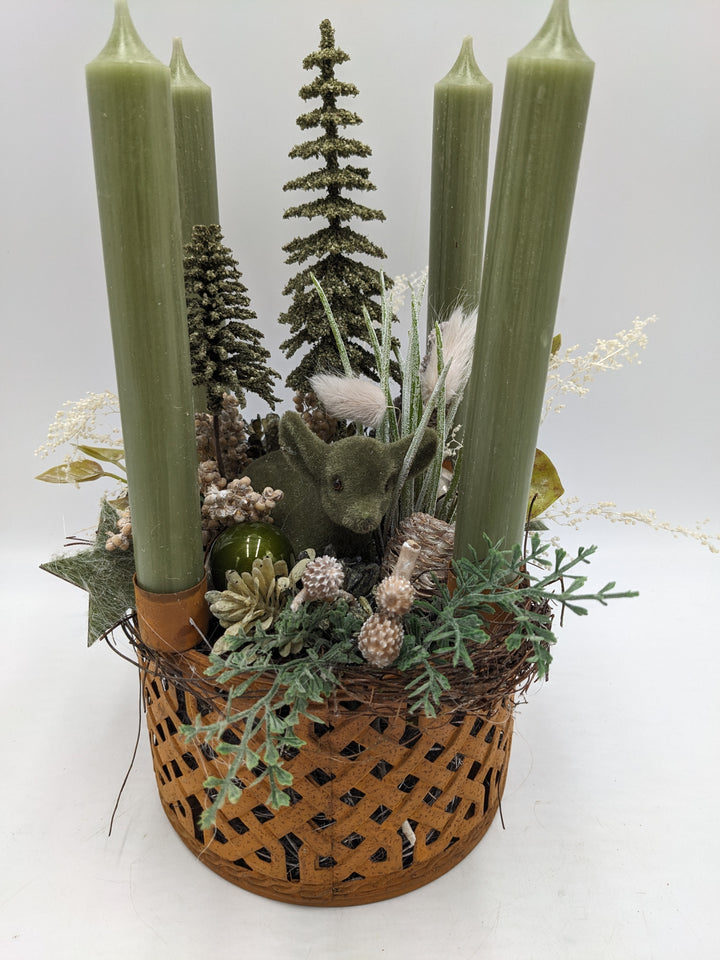 Adventsgesteck Kugel Stern Rehkitz grün