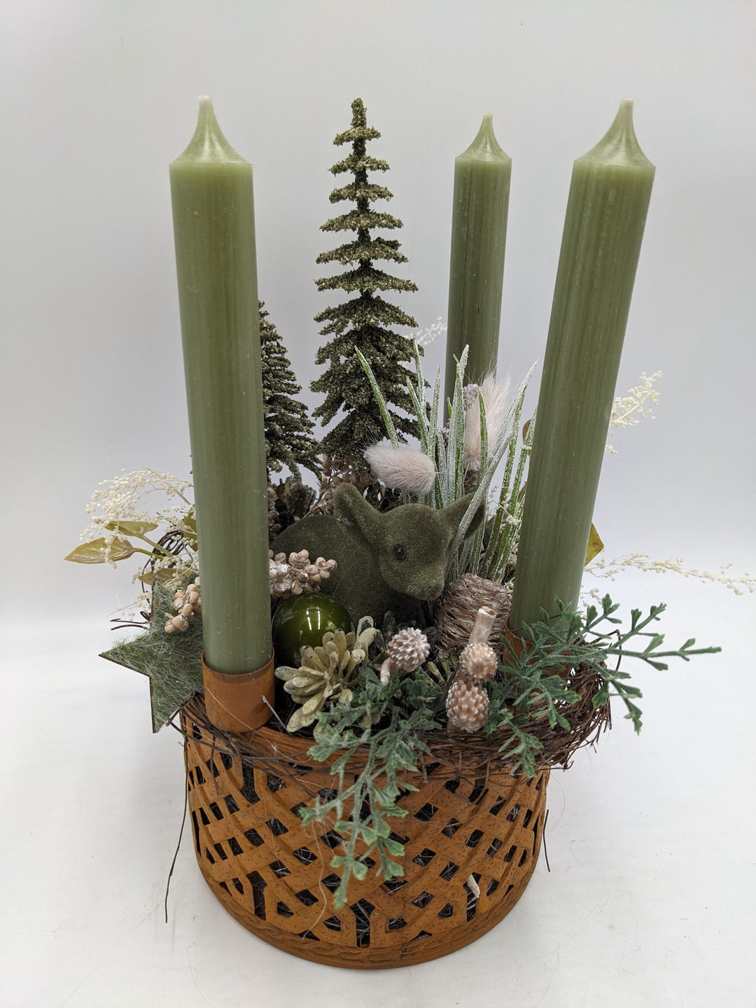 Adventsgesteck Kugel Stern Rehkitz grün