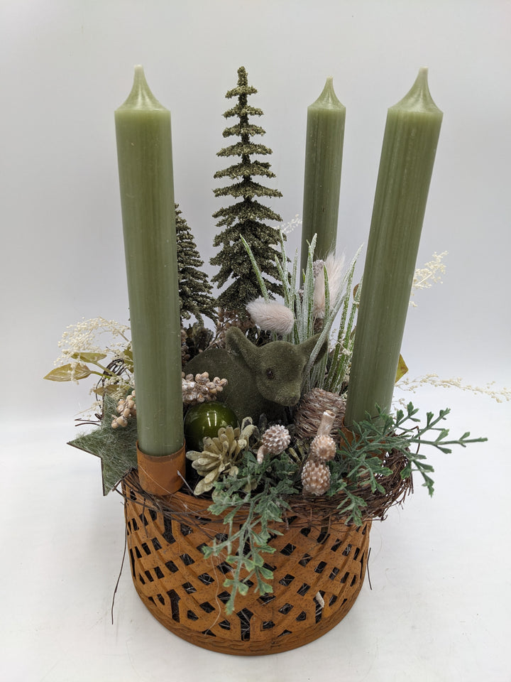 Adventsgesteck Kugel Stern Rehkitz grün
