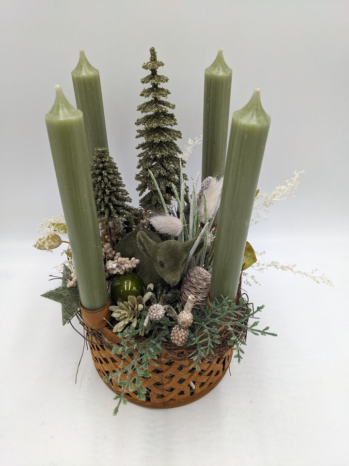 Adventsgesteck Kugel Stern Rehkitz grün