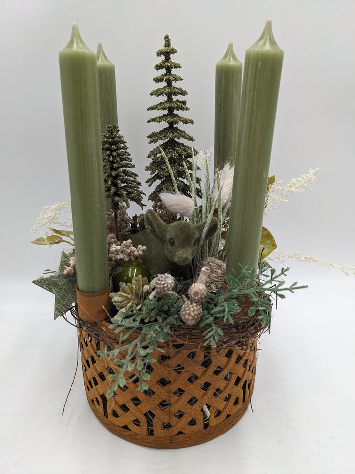 Adventsgesteck Kugel Stern Rehkitz grün