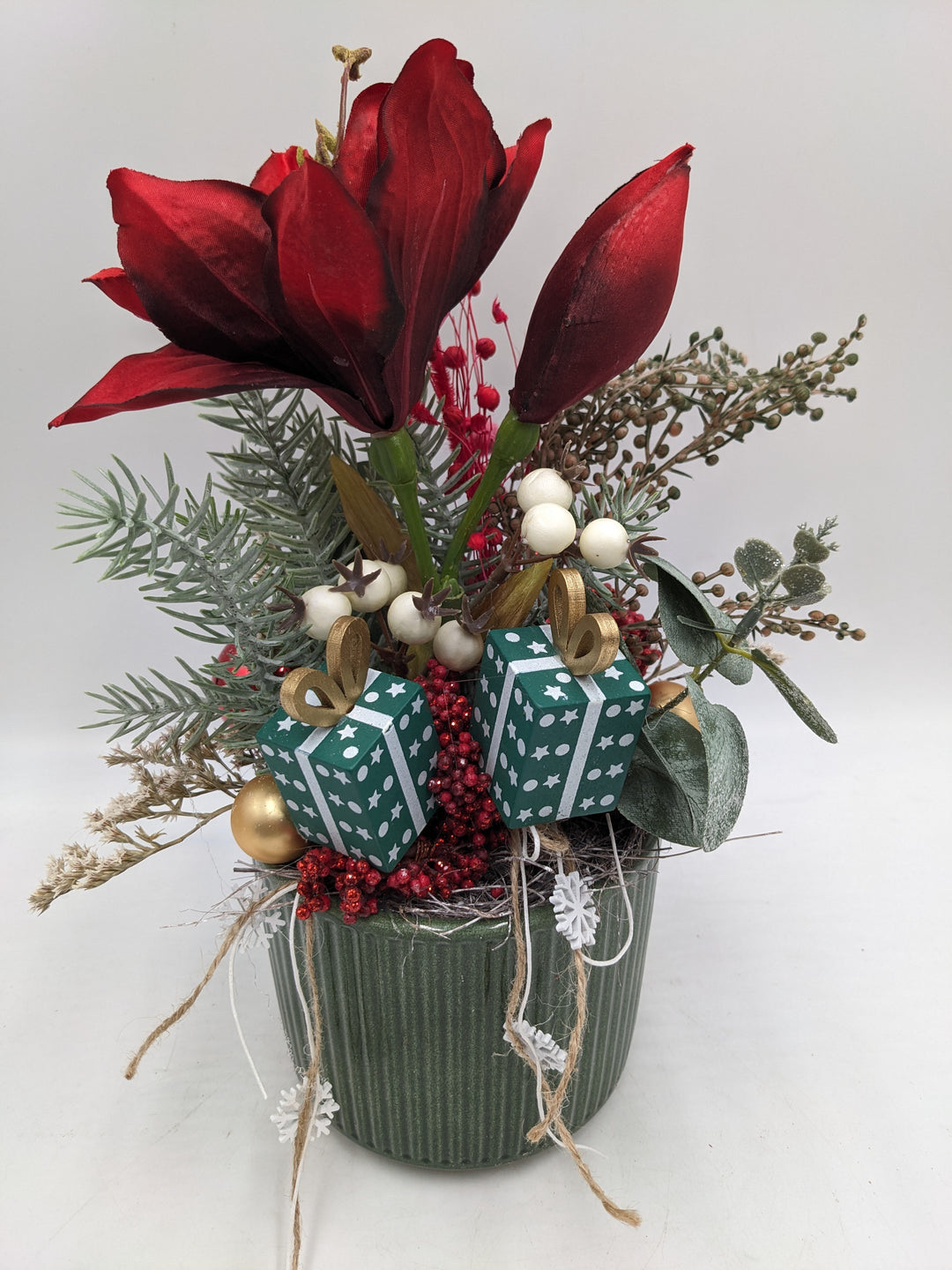 Weihnachtsgesteck Kugel Geschenk Amaryllis rot