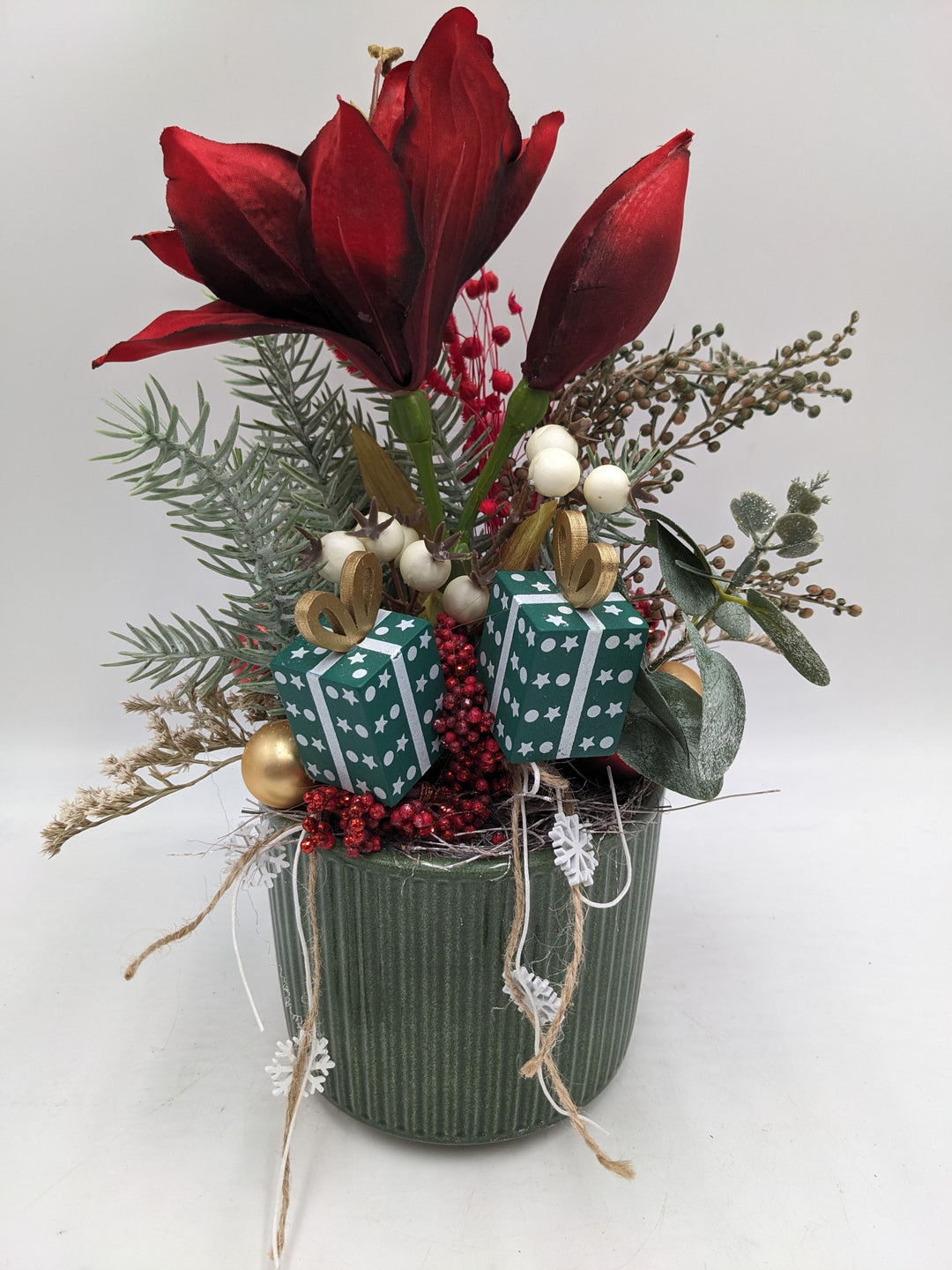 Weihnachtsgesteck Kugel Geschenk Amaryllis rot