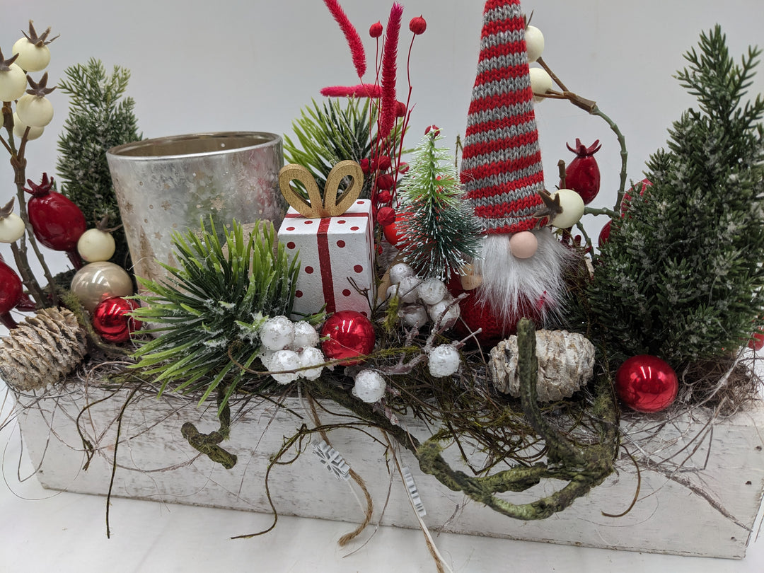 Weihnachtsgesteck Teelicht Kugel Wichtel rot