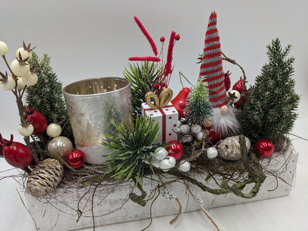 Weihnachtsgesteck Teelicht Kugel Wichtel rot