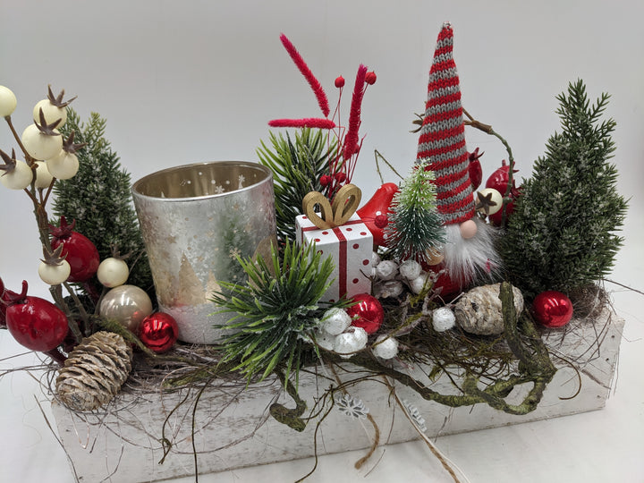 Weihnachtsgesteck Teelicht Kugel Wichtel rot