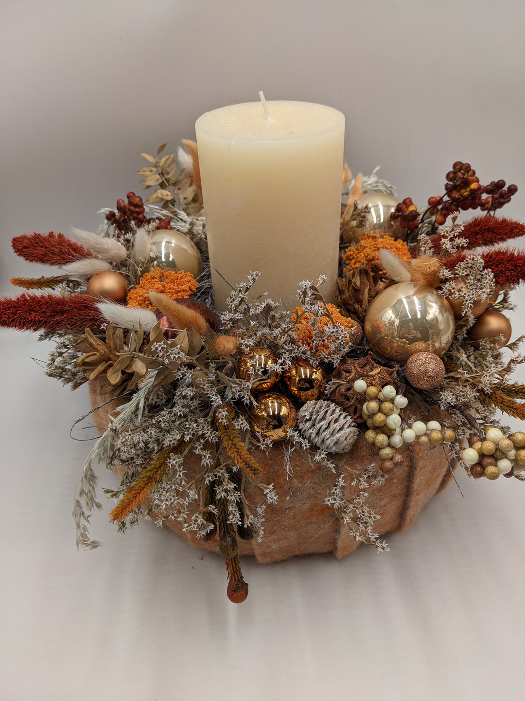 Weihnachtskranz Kugel Zapfen creme