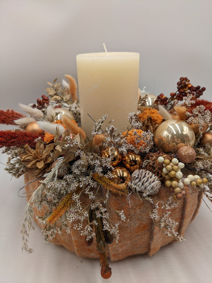 Weihnachtskranz Kugel Zapfen creme