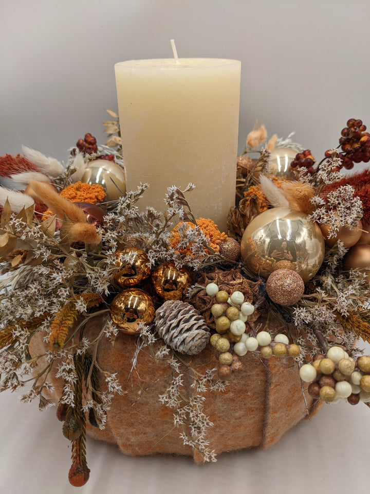 Weihnachtskranz Kugel Zapfen creme