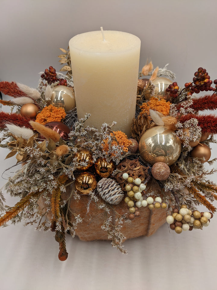 Weihnachtskranz Kugel Zapfen creme