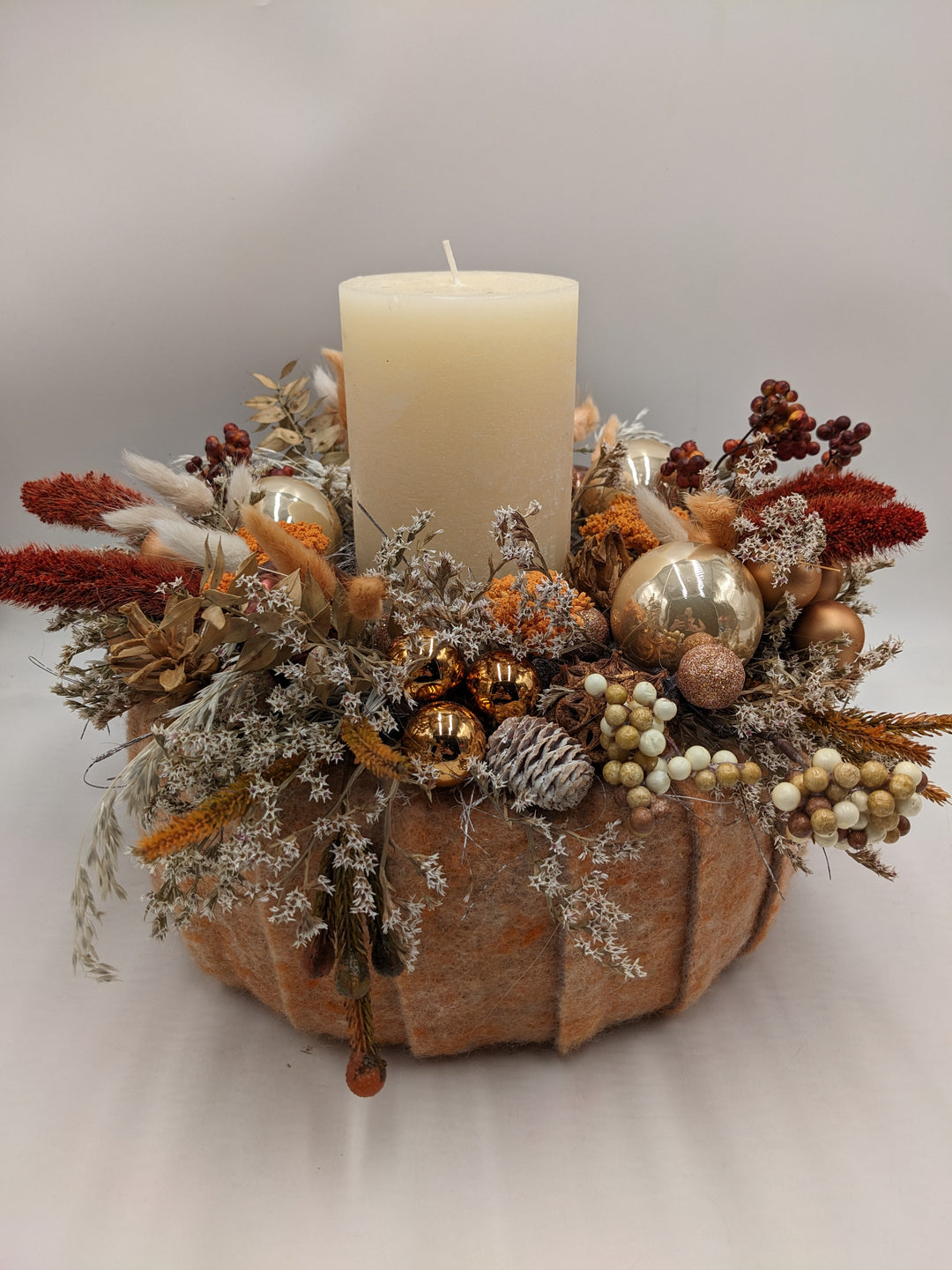 Weihnachtskranz Kugel Zapfen creme