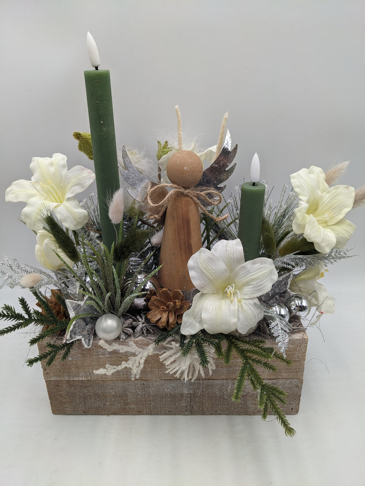 Weihnachtsgesteck LED Kugel Engel weiß