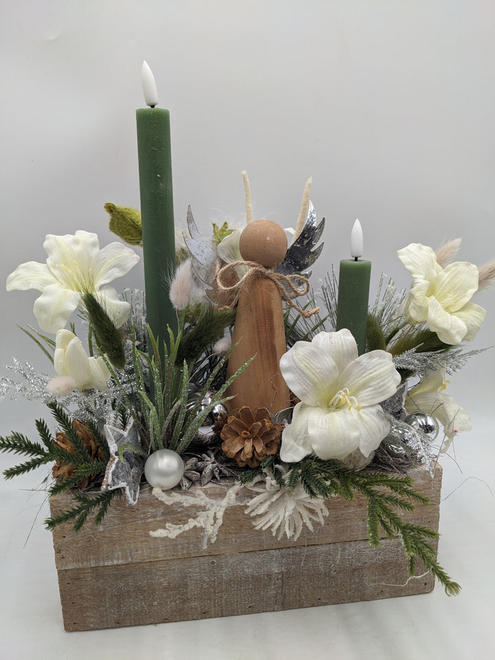 Weihnachtsgesteck LED Kugel Engel weiß