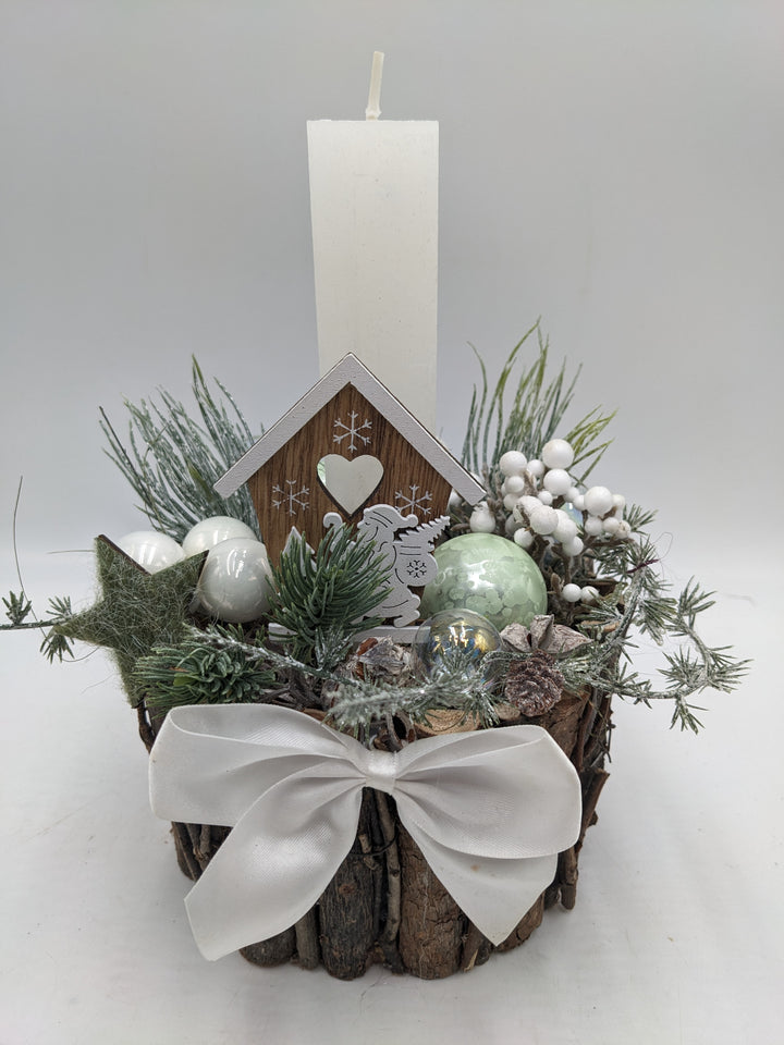 Weihnachtsgesteck Schleife Kugel Haus weiß