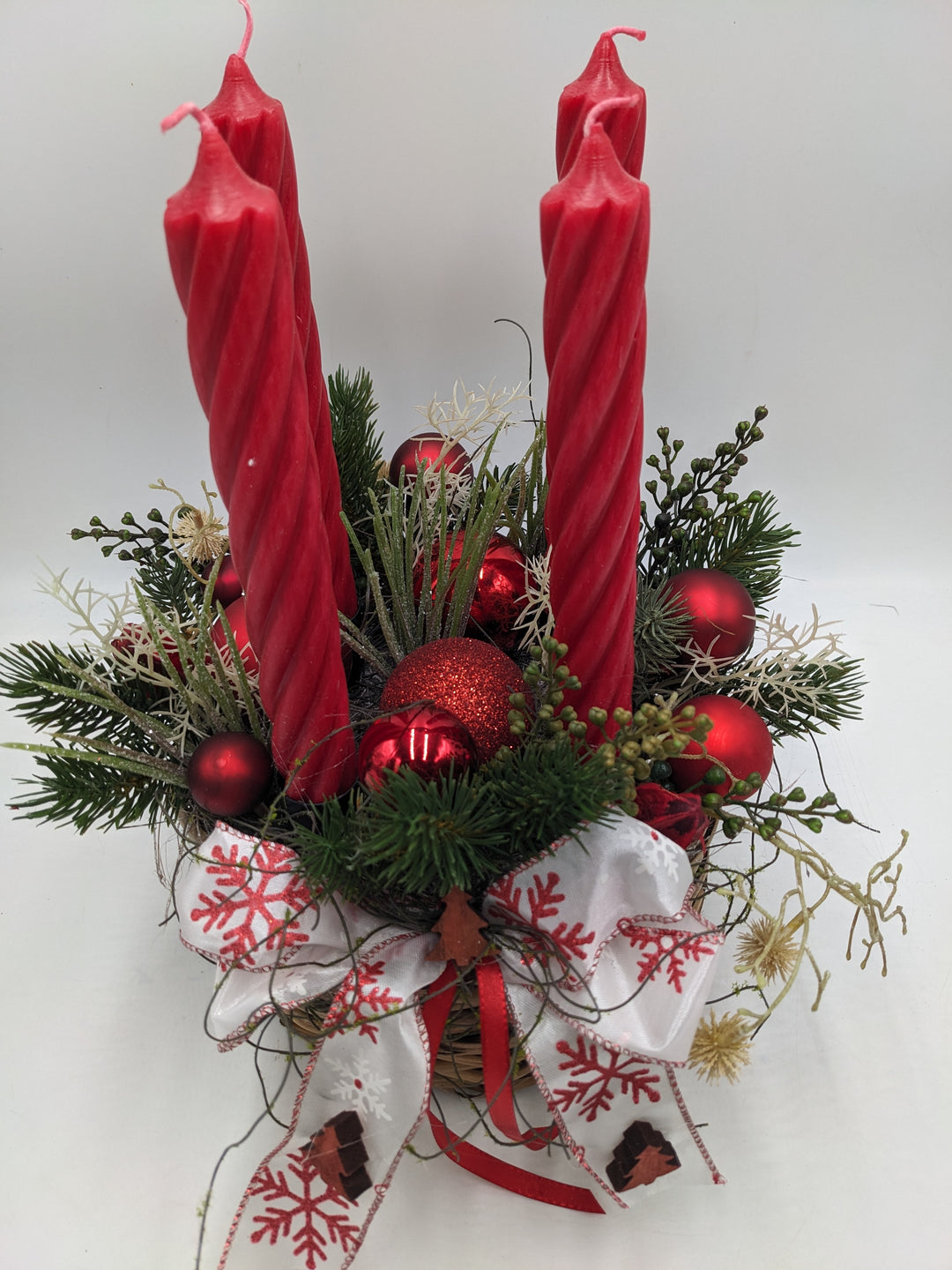 Weihnachtsgesteck Schleife Kugel Stern rot