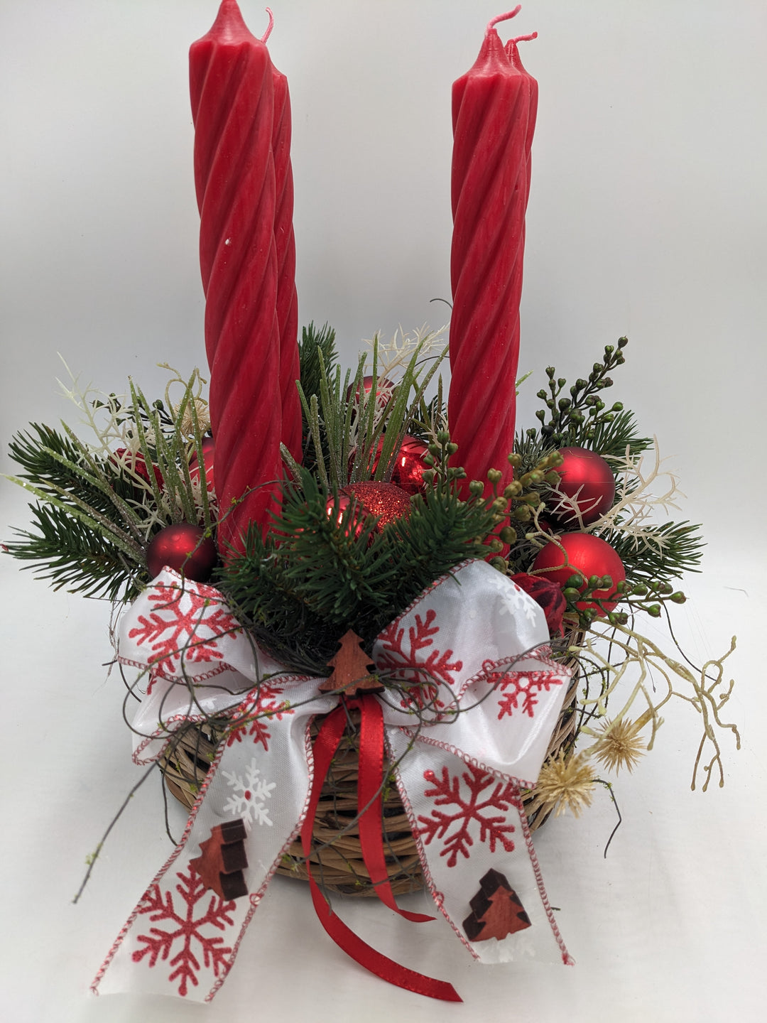 Weihnachtsgesteck Schleife Kugel Stern rot