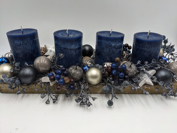 Adventsgesteck Kugel Stern Zapfen blau