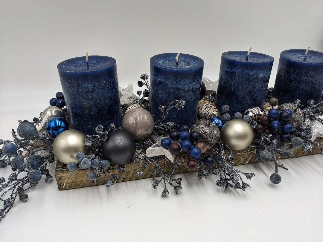 Adventsgesteck Kugel Stern Zapfen blau