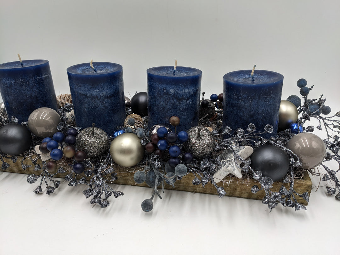 Adventsgesteck Kugel Stern Zapfen blau