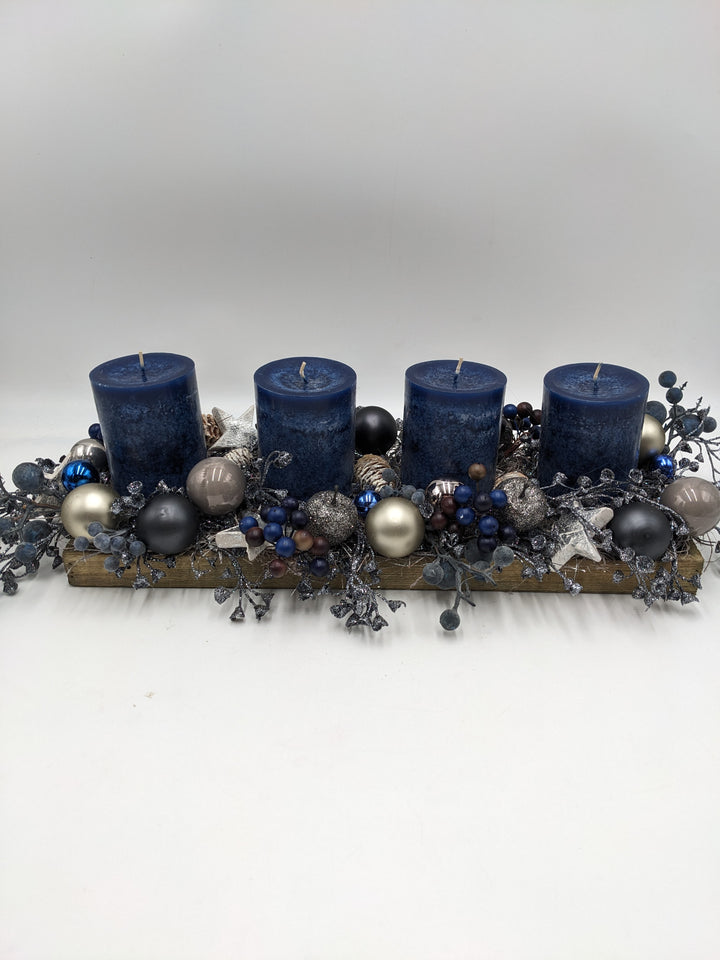 Adventsgesteck Kugel Stern Zapfen blau