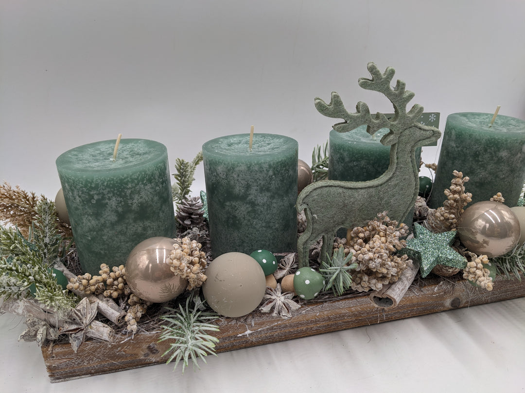 Adventsgesteck Frohe Weihnachten Kugel Hirsch mint