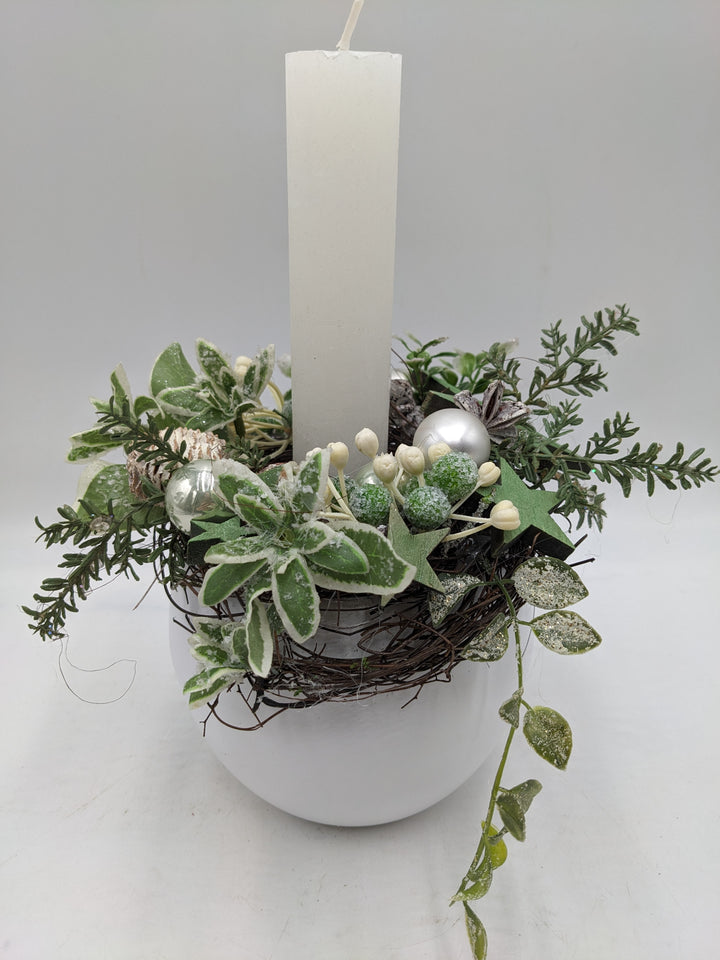 Weihnachtsgesteck Kugel Stern weiß