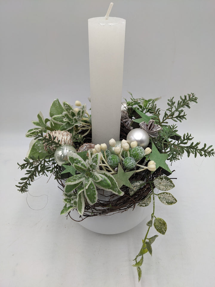 Weihnachtsgesteck Kugel Stern weiß